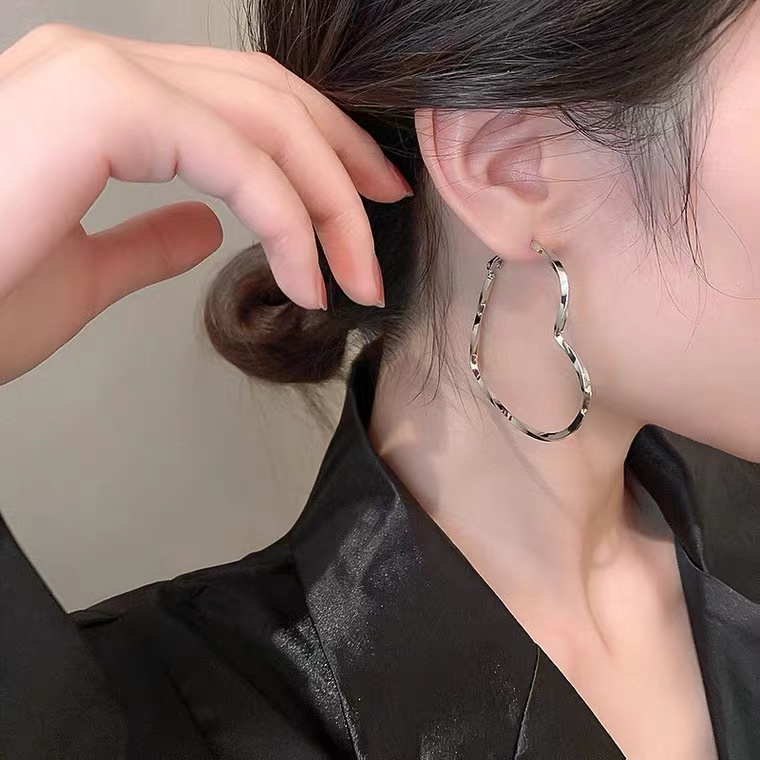 Hàng Mới Về Khuyên Tai Lớn Hình Trái Tim Thời Trang Châu Âu Không Phai Màu Hàng Có Sẵn Bán Sỉ