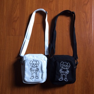 Túi mini Kaws