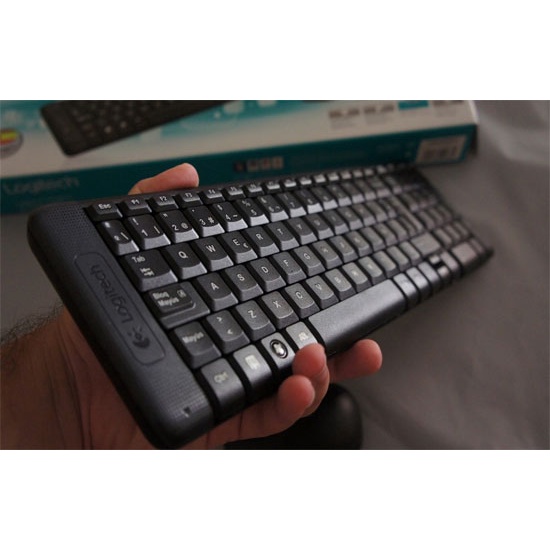 [Mã ELHAMS5 giảm 6% đơn 300K] Bộ Bàn Phím Chuột Không Dây Logitech MK220 - Hàng Chính Hãng - Bảo Hành 36 Tháng