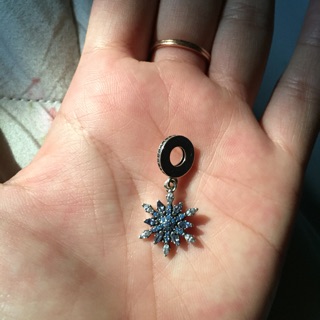 Charm hoa tuyết xanh bạc thái 925 - ảnh chụp sản phẩm thật 4 màu xanh lá, xanh dương , trắng , tím