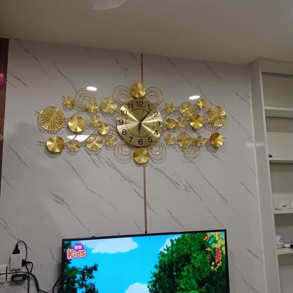 Đồng Hồ Treo Tường Trang Trí -Decor Tường Mã 1017-Họa Tiết Lá Sen Vàng -Đổi Mới 24 Tháng -Kt 120*50cm