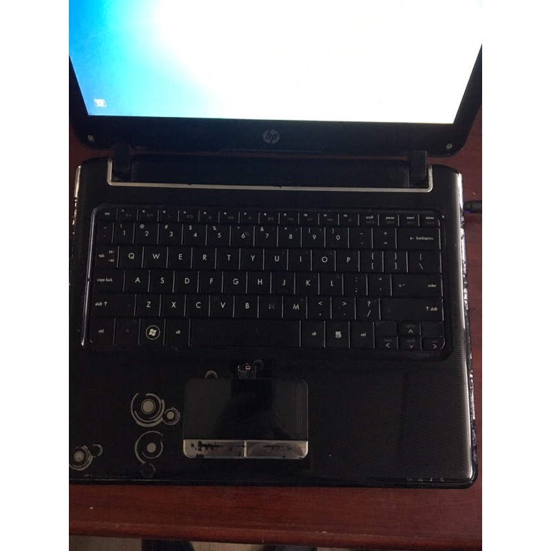 laptop mini giá rẻ pin chai cắm sạc trực tiếp nghe nhạc đọc báo lướt web