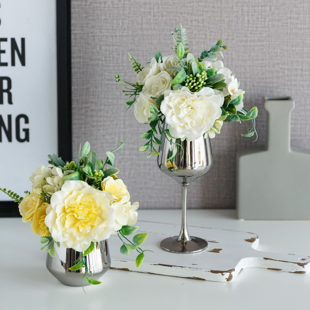 Bình hoa giả cắm sẵn để bàn làm việc trang trí phòng khách kèm chậu hình ly cao mạ kim loại