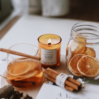 Nến thơm The Candleholic SANDALWOOD SUEDE (Gỗ đàn hương)