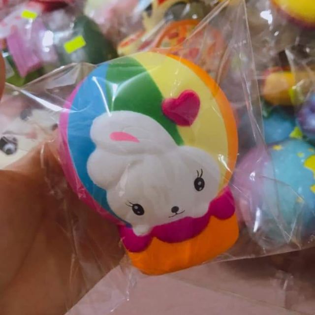 Thỏ ngồi trên khinh khí cầu