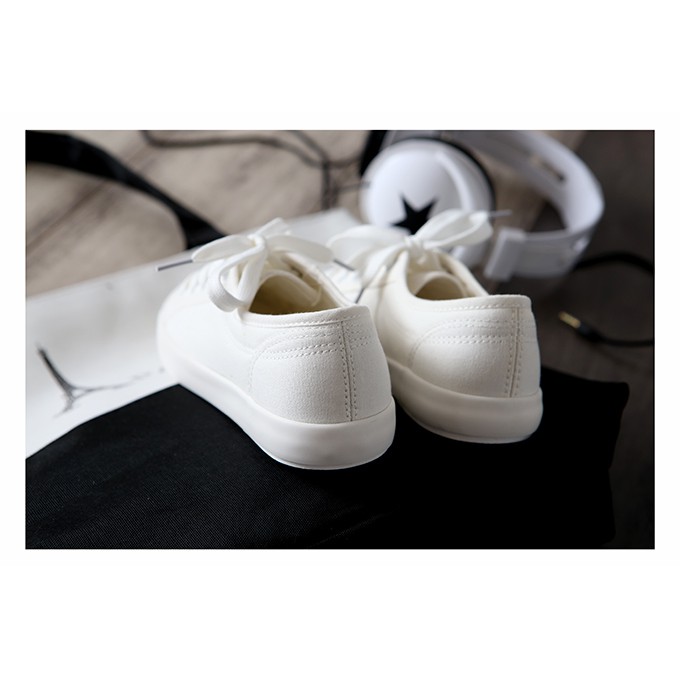 Giày vải trắng phong cách Hàn