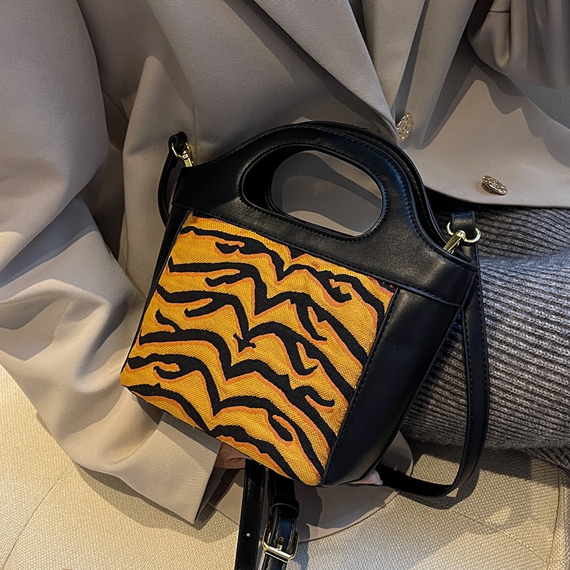 Túi đeo chéo vai IELGY kiểu xô kiểu dáng thiết kế niche độc đáo cho nữ