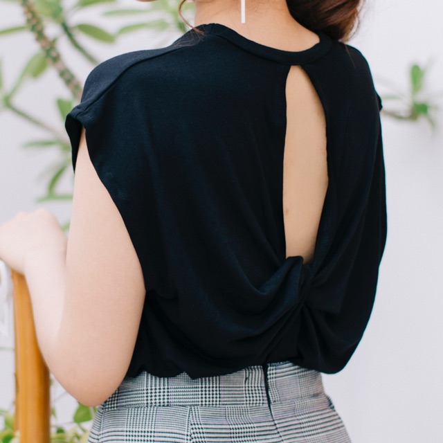 Áo thun lụa xoắn lưng