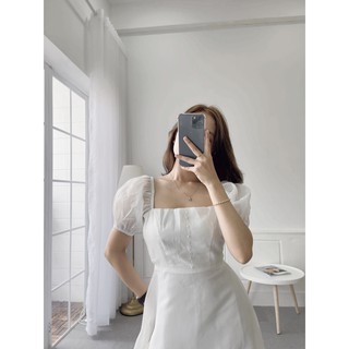Đầm trắng cổ U đính nút ngọc