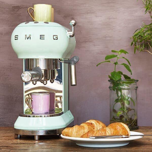 Máy pha cà phê tự động SMEG Espresso ECF01 nhiều màu