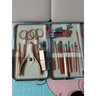 Bộ bấm móng hồng 18 chi tiết vô cùng tiện lợi, xinh xấn