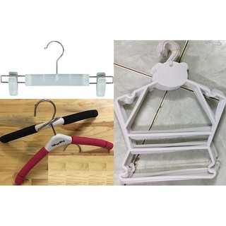 Móc Nhựa Em Bé 20C Kẹp Quần Nhựa, 50C Bộ Bé Gấu và 10 Móc Đệm Mút