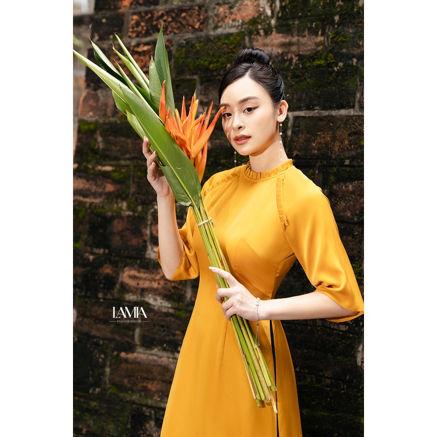 Áo dài truyền thống Lamia Design AD081 lụa Hàng Châu màu vàng cam cách điệu bèo nhún tinh tế