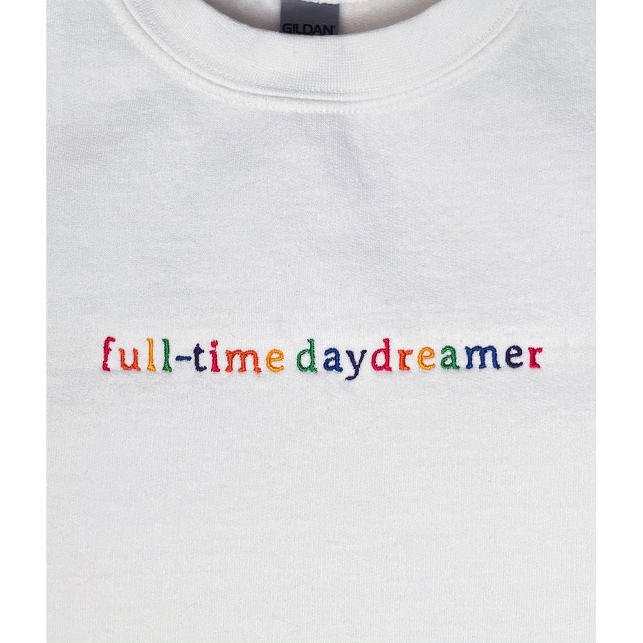Áo thun thêu cotton unisex Full-time daydreamer