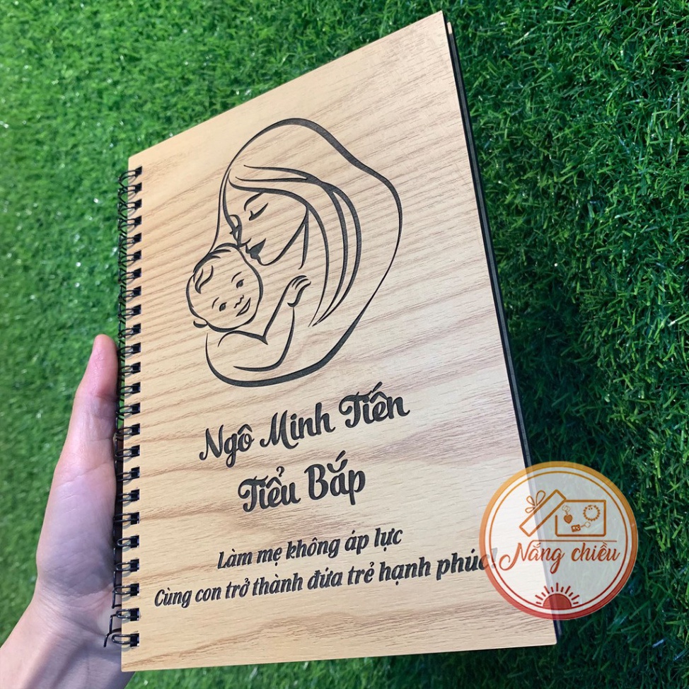 Sổ nhật ký tình yêu của mẹ và con - Sổ bìa gỗ cứng khắc hình ảnh và chữ theo yêu cầu
