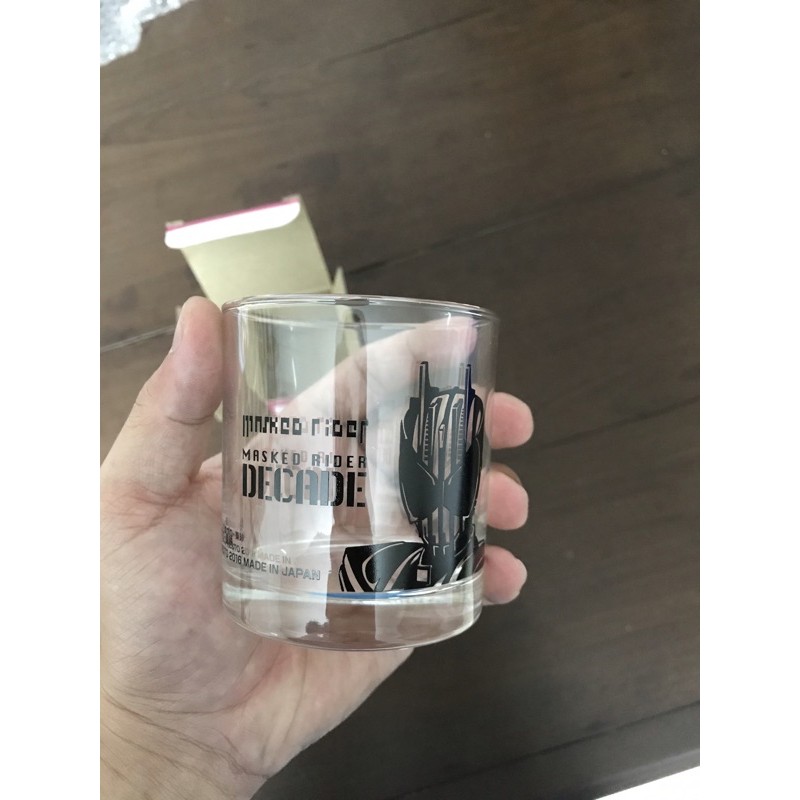 Ly thuỷ tinh Kamen Rider