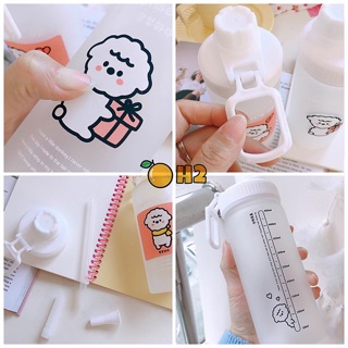 Bình nước thủy tinh kèm ống hút