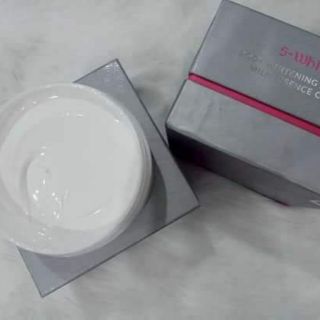 Kem Body bơ Swhite