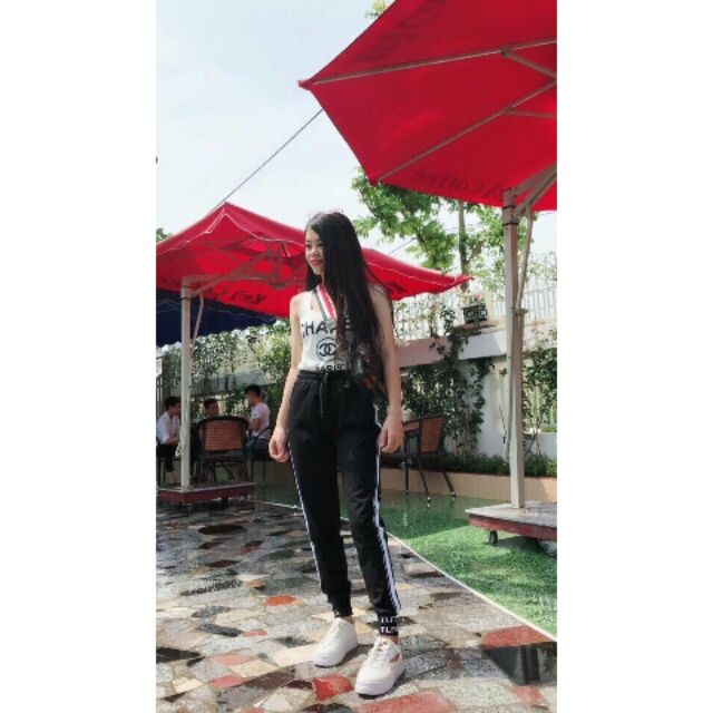 Quần jogger sọc thêu chữ hot hit