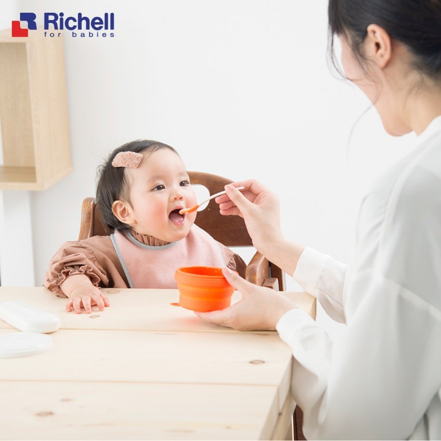 bát gấp gọn Richell kèm 2 thìa mềm