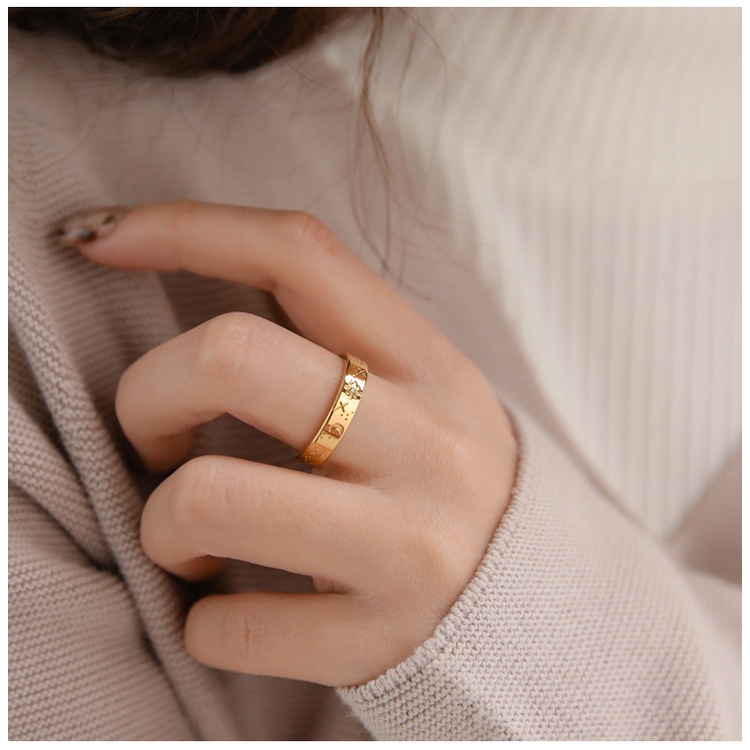 Nhẫn titan họa tiết trăng sao chìm không gỉ WR2201