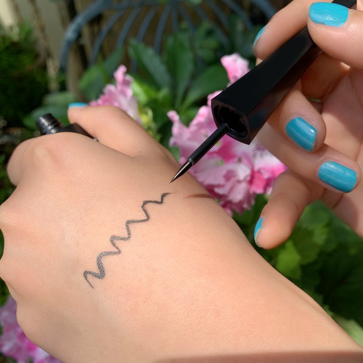 Bút kẻ mắt dạng lỏng chống thấm nước lâu trôi làm đẹp chất lượng cao M255 | BigBuy360 - bigbuy360.vn