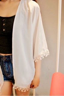 Áo Kimono Viền Ren Trắng-Đen