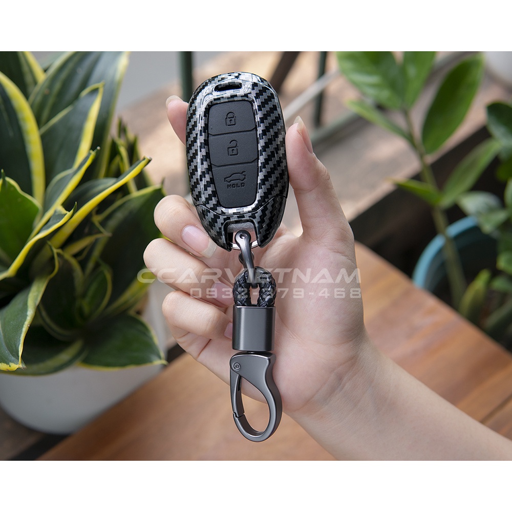 Ốp Chìa Khóa Ô Tô Hyundai Accent 2018-2020, Kona 2018-2020, Santafe 2019-2020 (Mẫu 3 nút) Vân Carbon Cao Cấp