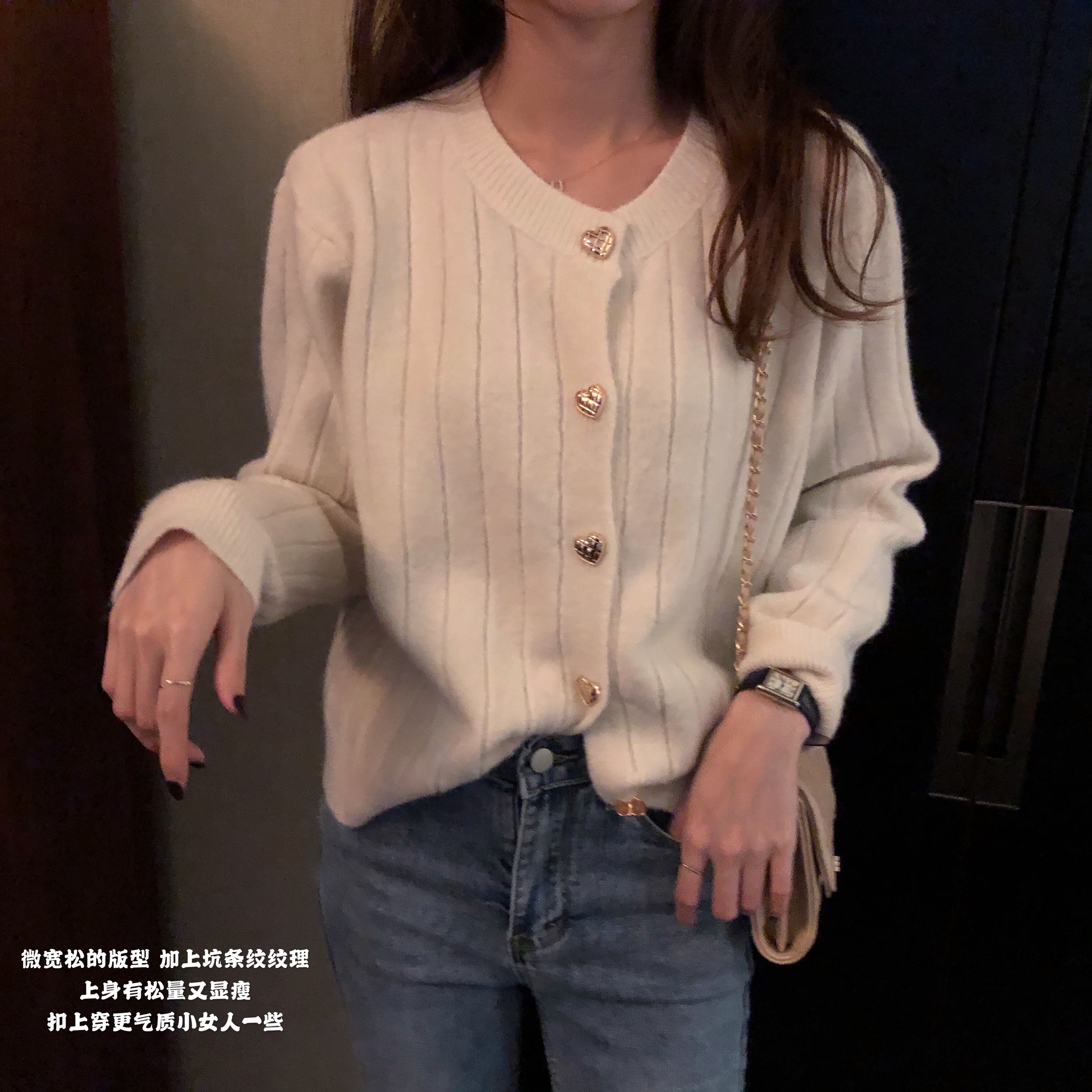 Áo khoác cardigan dáng ngắn phối nút hình trái tim ngọt ngào | BigBuy360 - bigbuy360.vn