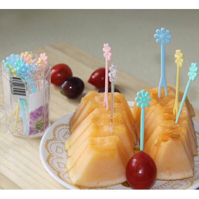 Nĩa/xiên ăn trái cây Nhật Bản, dùng ăn bánh, mứt, trang trí cơm bento