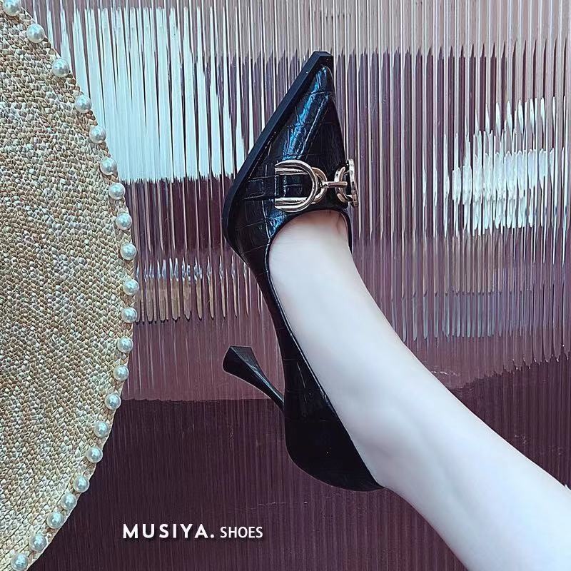 Hàng Mới Về Giày Cao Gót Da Mũi Nhọn Gót Thấp Đính Nút Ngựa Phong Cách Người Nổi Tiếng Pháp