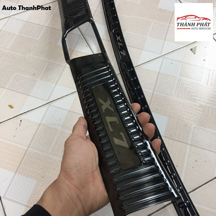 Chống trầy cốp trong, ngoài xe Suzuki XL7 2020- 2022 chất liệu titan cao cấp