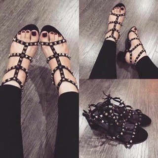Sandal đinh