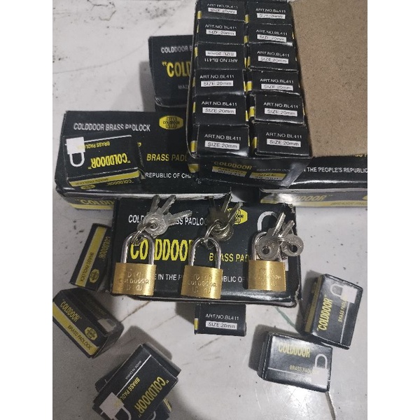 1 cái ổ khoá vali đồng thau mini