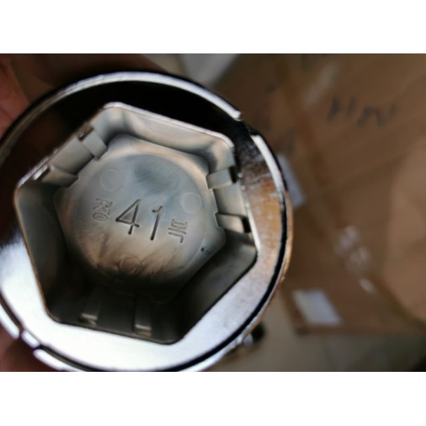 Ốp Chụp Ốc Tắc Kê Xe Tải KIA K250, K200, K165, K3000S, Bonggo Cỡ 41(Hàng Korea) | BigBuy360 - bigbuy360.vn