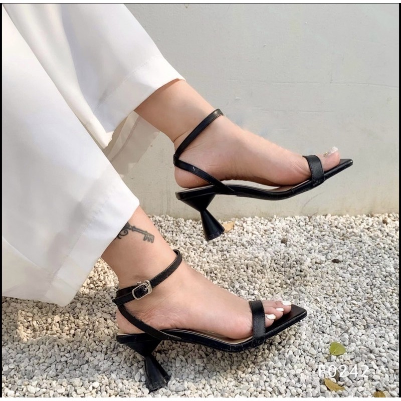 Sandal quai mảnh da mềm gót Y 5p ( hàng đẹp)