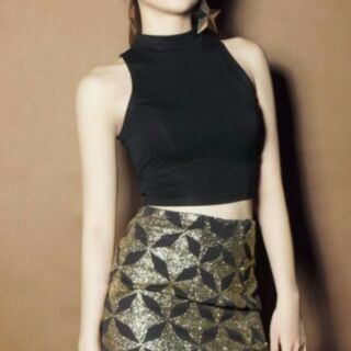 Áo croptop sát nách cổ yếm