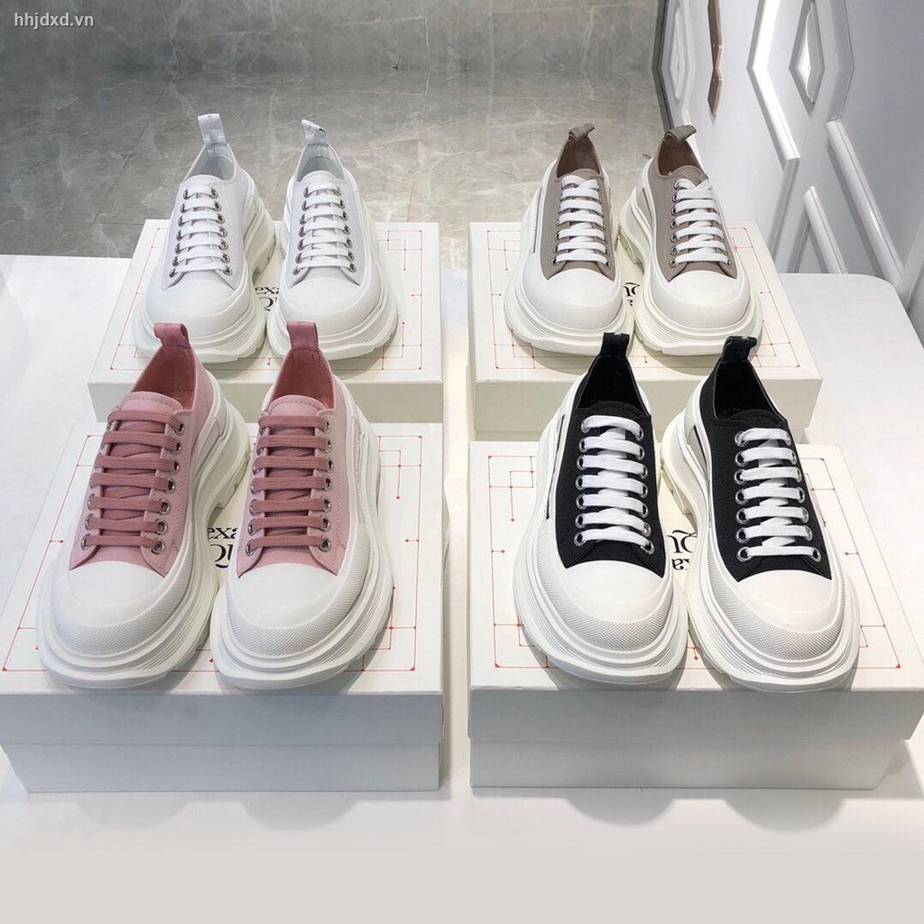 Đôi giày thể thao đế dày hỗ trợ tăng chiều cao thời trang mùa hè sành điệu cho nữ 2021