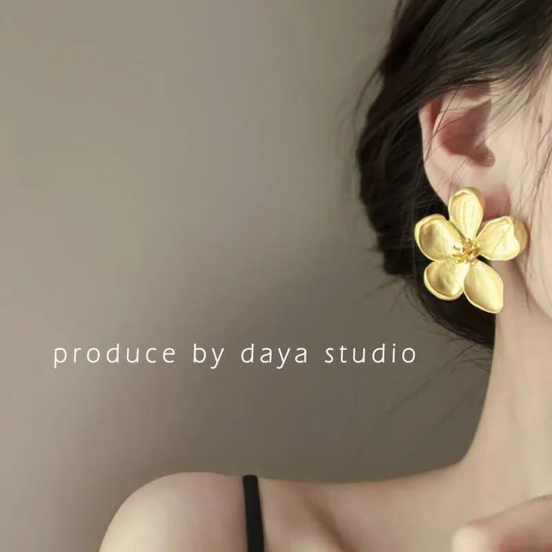 Nhẫn thời gian|Bông Tai Hình Hoa Màu Đỏ/ Vàng Cỡ Nhỏ Độc Đáo Thời Trang Mùa Xuân Xinh Xắn