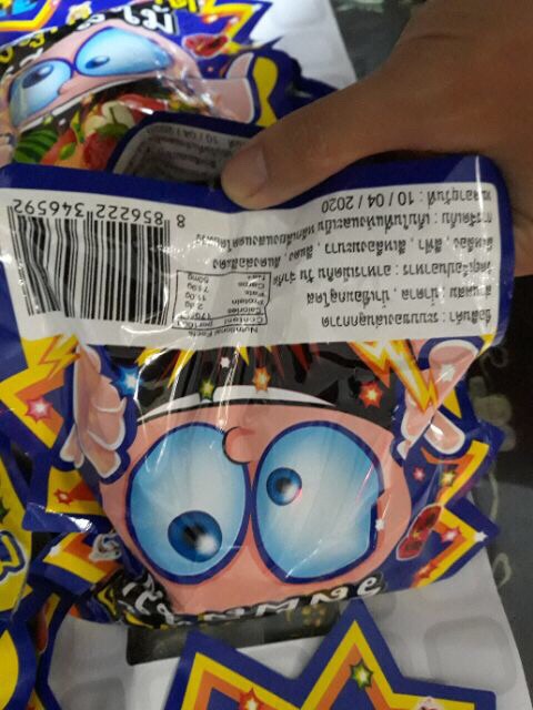 Kẹo nổ thái lan tặng đồ chơi ( 1 dây 12 gói )