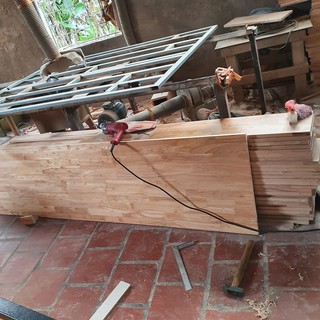 tấm gỗ giá sách - gỗ cao su- dài mét hai-rộng 20 cm( nhận cắt theo yêu cầu)