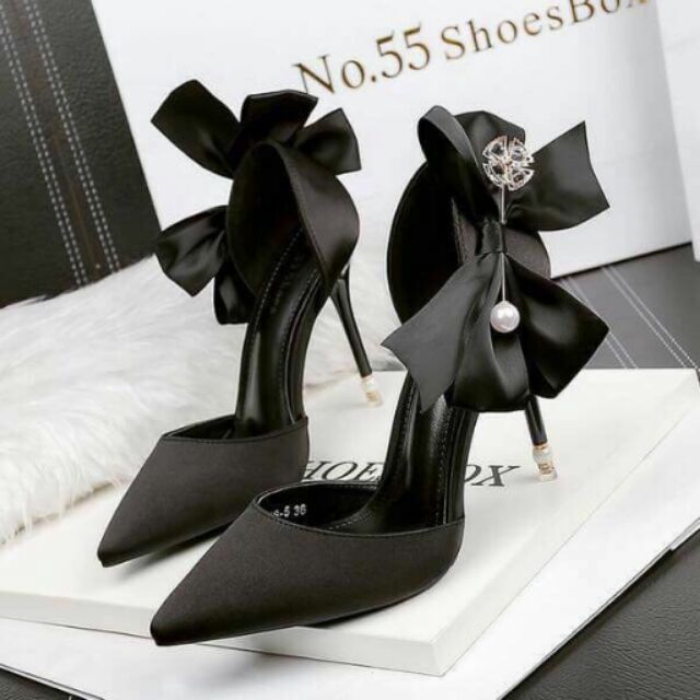 Giày cao gót satin nhọn nơ ngọc