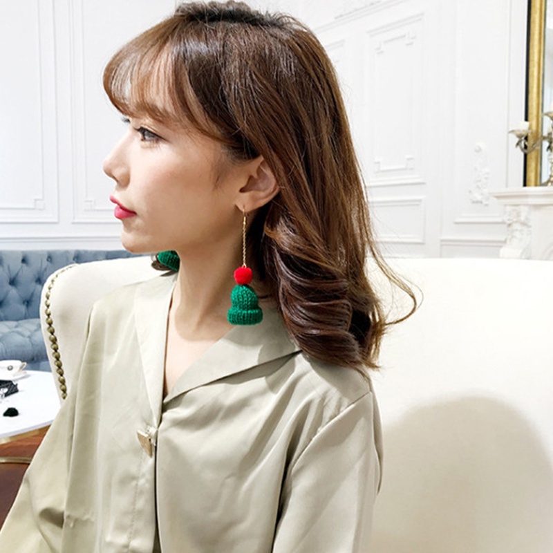 Khuyên tai hình nón len phong cách giáng sinh Hàn Quốc dễ phối đồ cho nữ