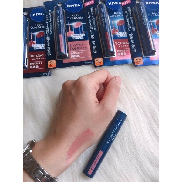 Son dưỡng môi chống nắng có màu Nivea Rich Care & Color Nhật Bản
