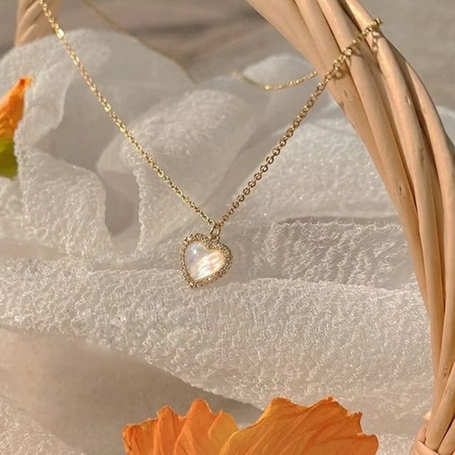 Vòng cổ Mặt Trái Tim Đính Đá Opal Lấp Lánh Cho Nữ