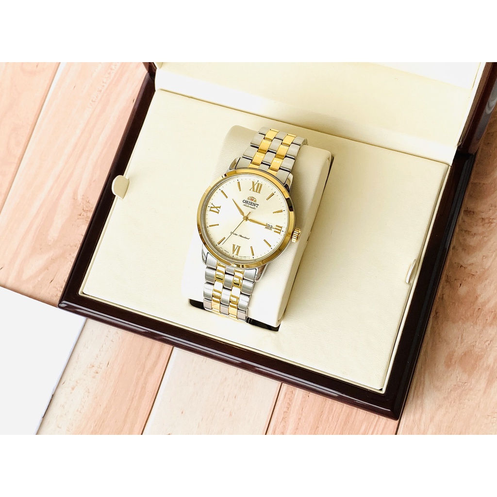 Đồng hồ nam Orient Automatic RA-AC0F08G10B demi vàng óng ánh của năm, mang trong mình vẻ đẹp sang trọng.
