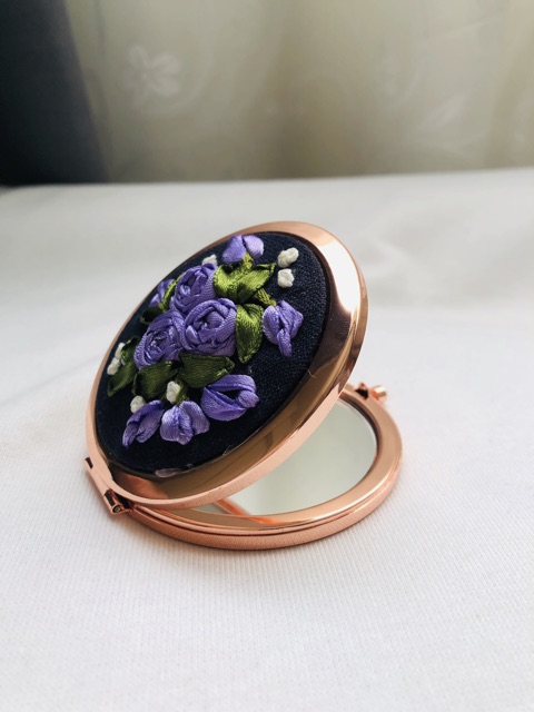 Gương thêu handmade