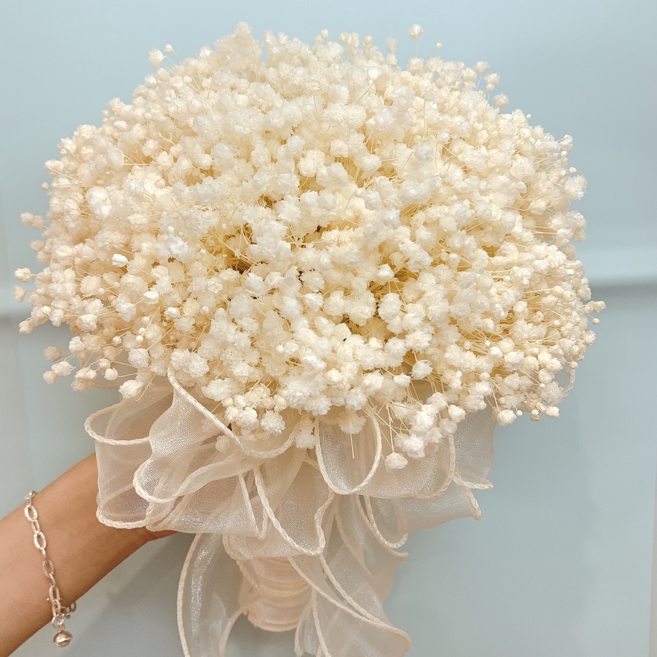 Bó hoa cưới baby khô màu trắng tinh khôi, hoa cưới cầm tay cô dâu theo yêu cầu