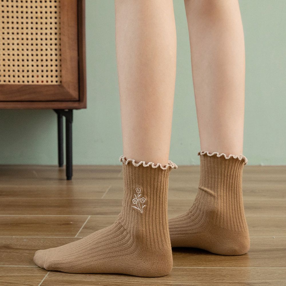 Vớ cotton thêu hoa kiểu dáng retro dễ thương dành cho nữ