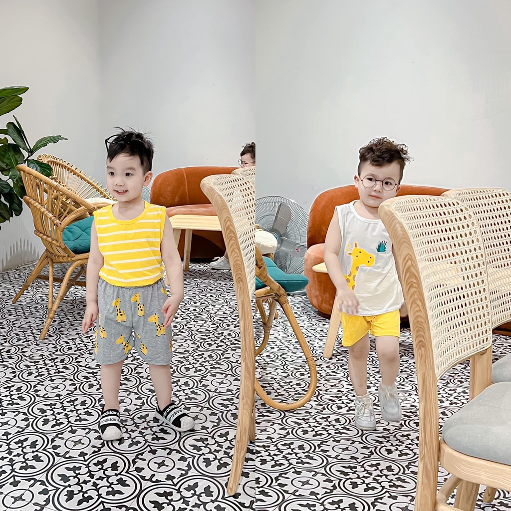 Bộ ba lỗ hươu cao cổ bé trai